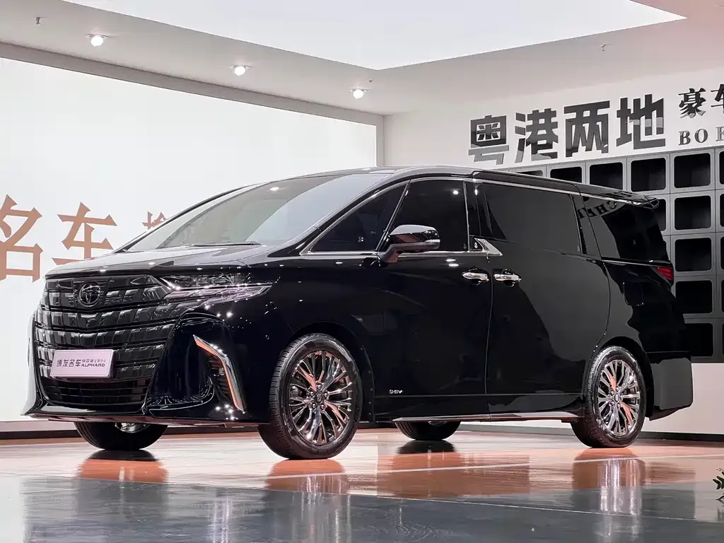 Toyota Alphard — фото 1