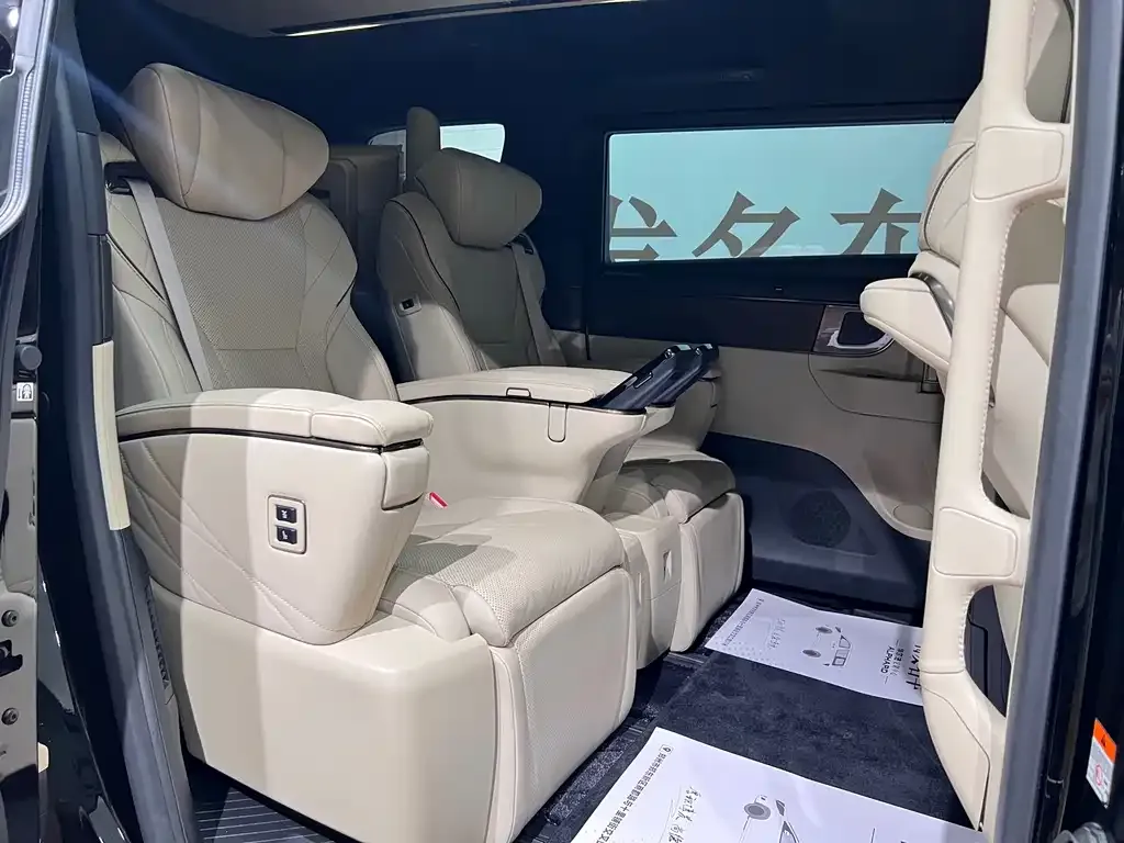 Toyota Alphard — фото 2