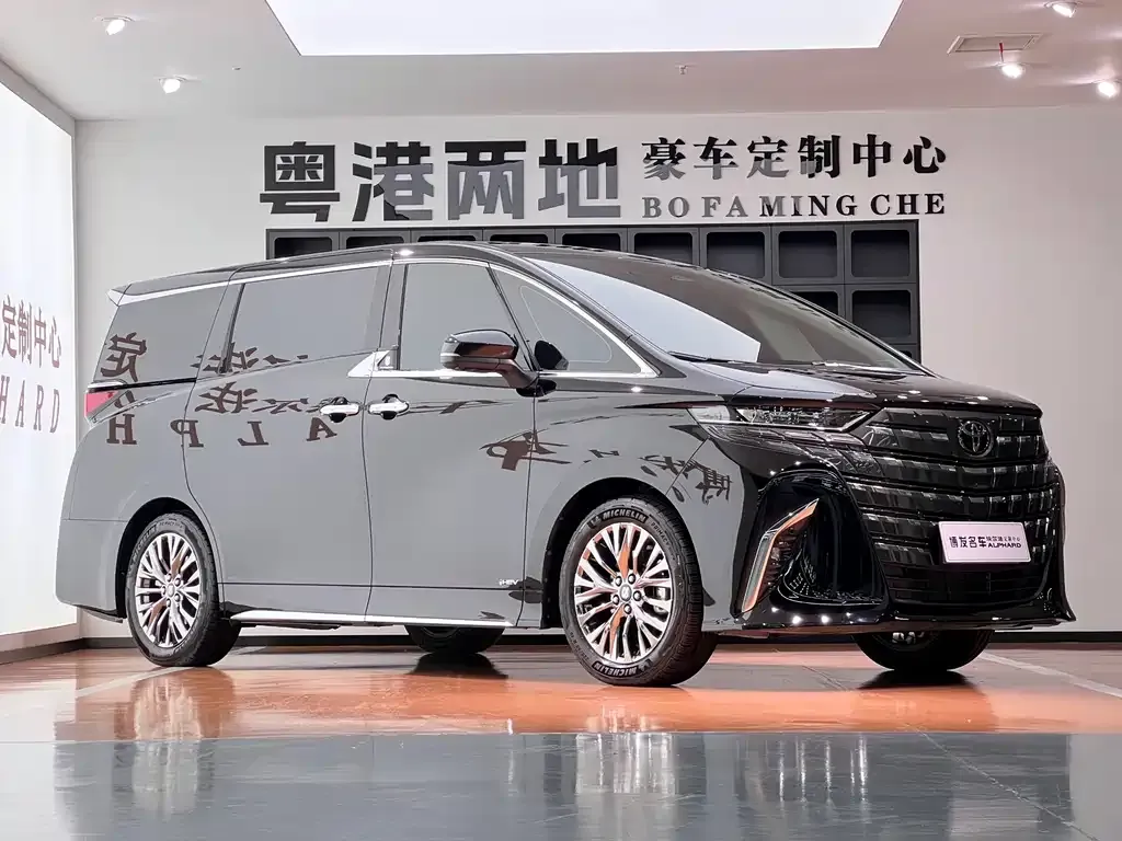 Toyota Alphard — фото 9