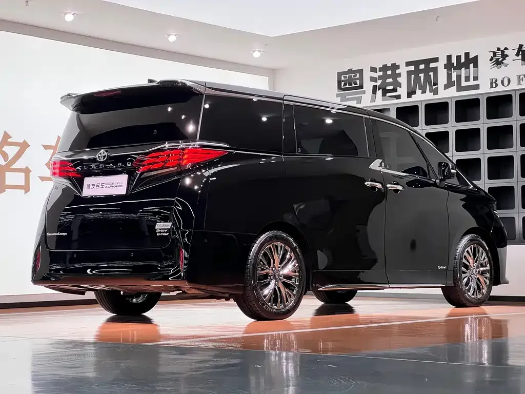 Toyota Alphard — фото 7