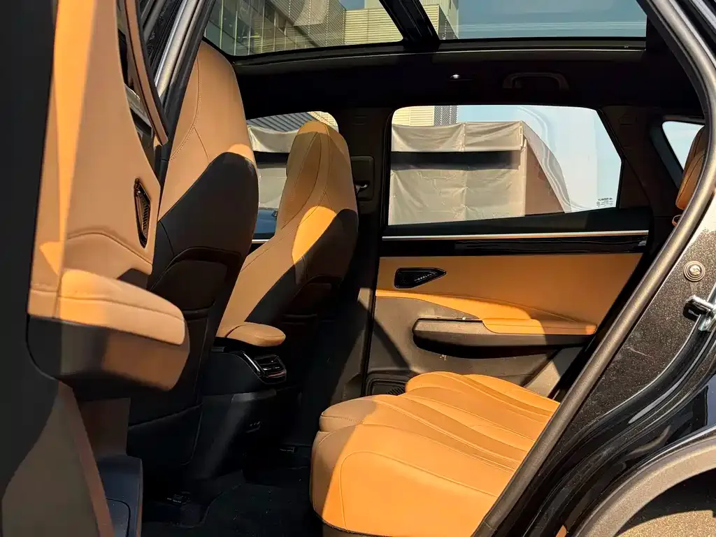 Geely Galaxy L7 — фото 10