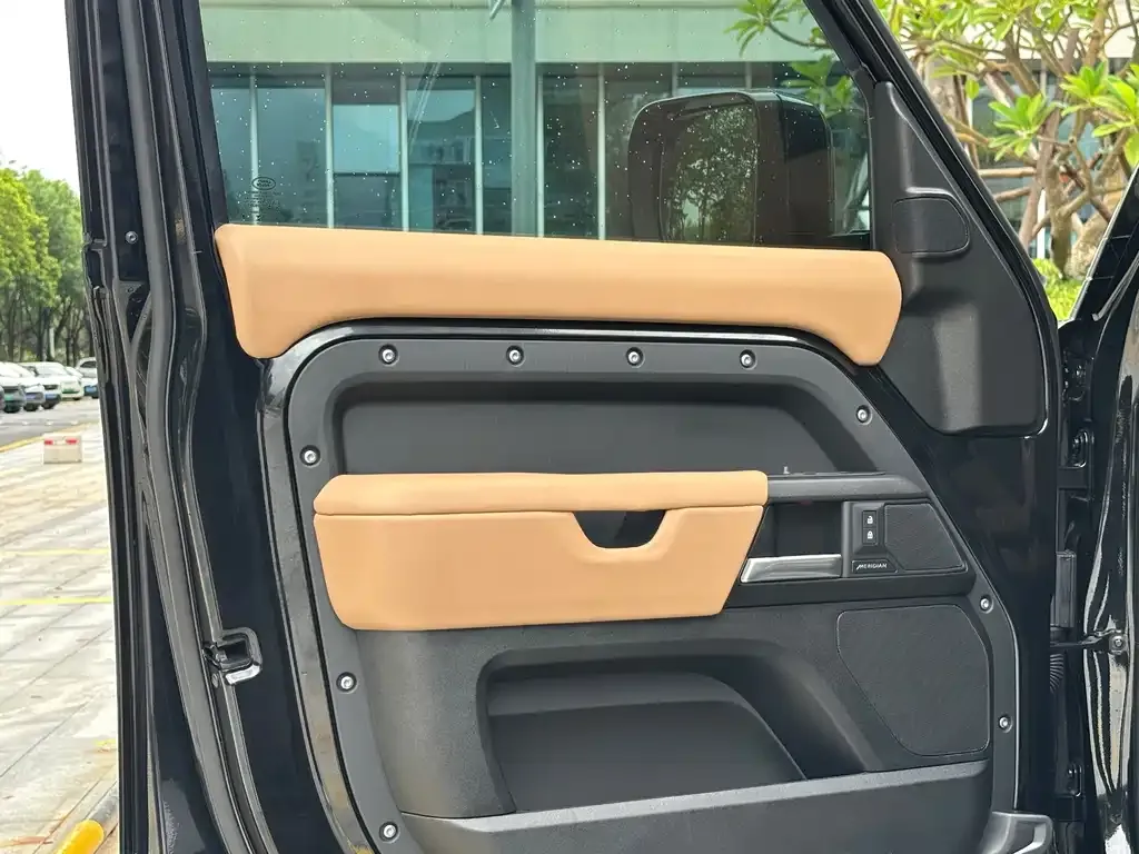 Land Rover Defender — фото 10