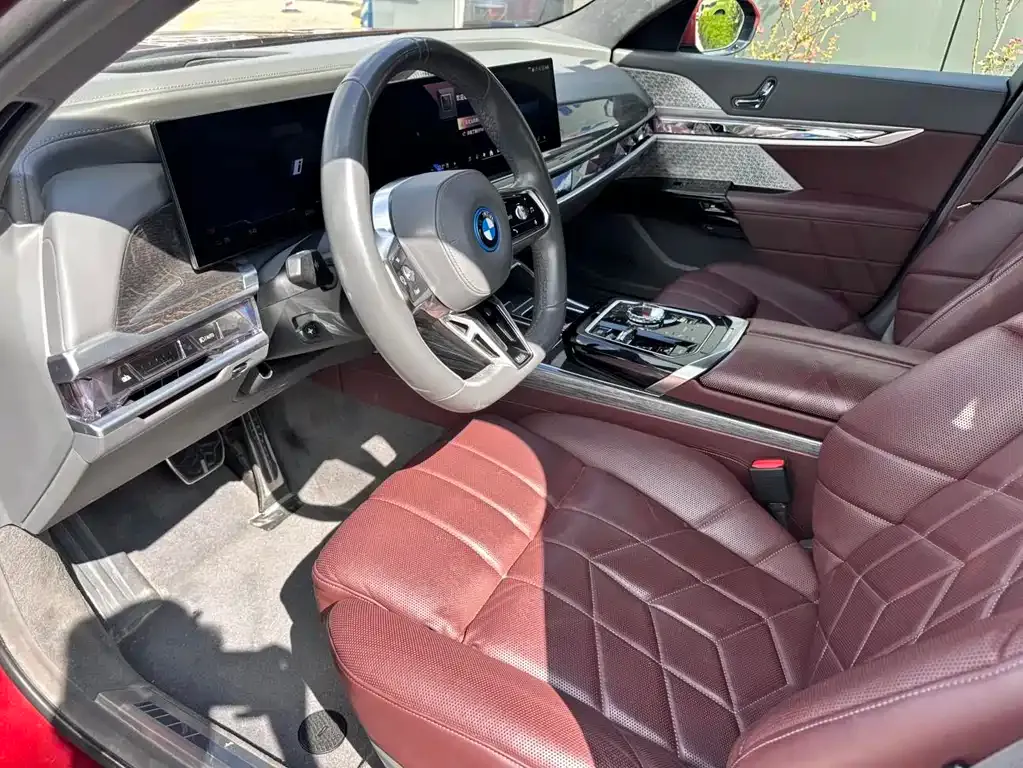 BMW i7 — фото 9