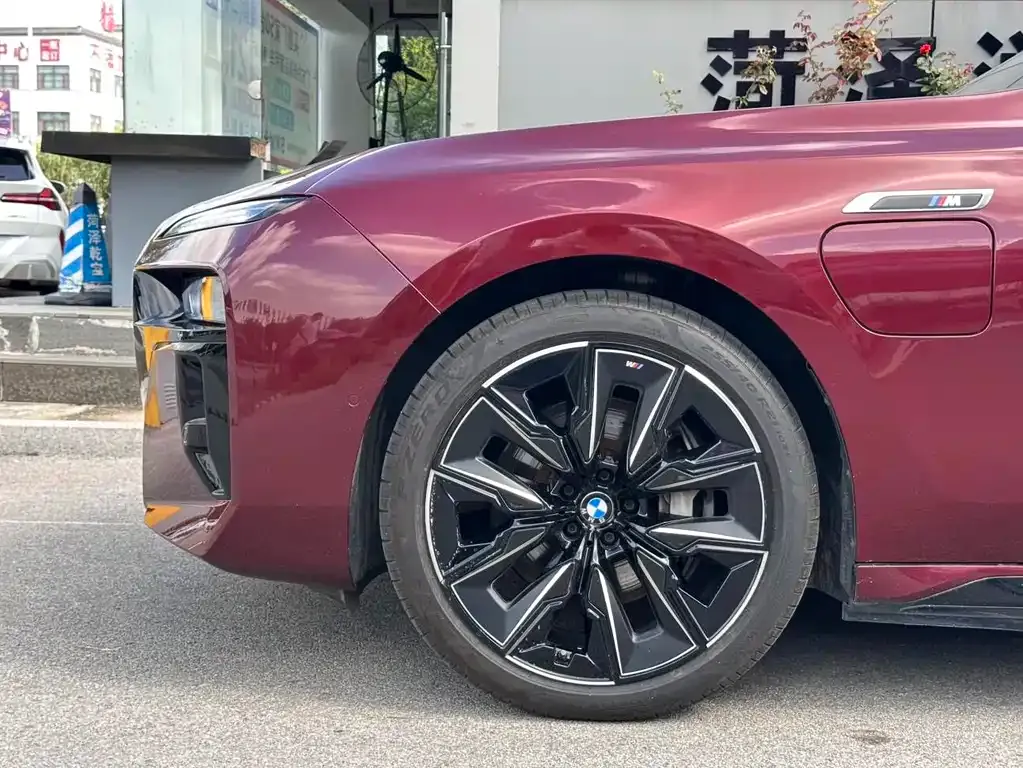 BMW i7 — фото 6