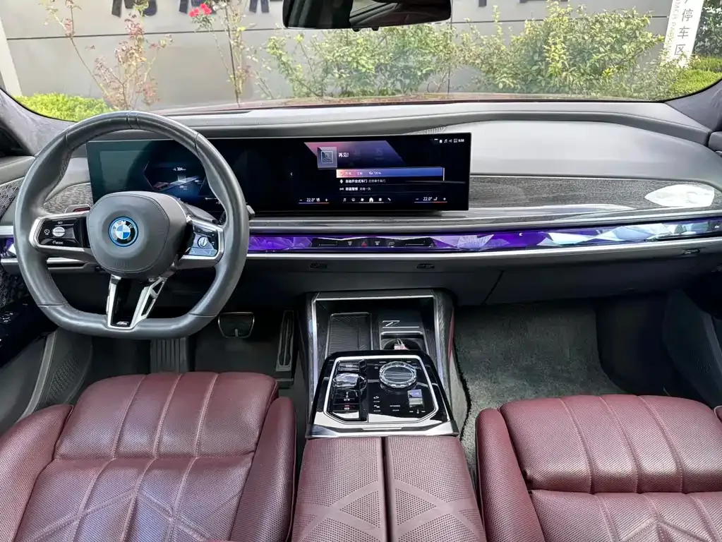 BMW i7 — фото 10
