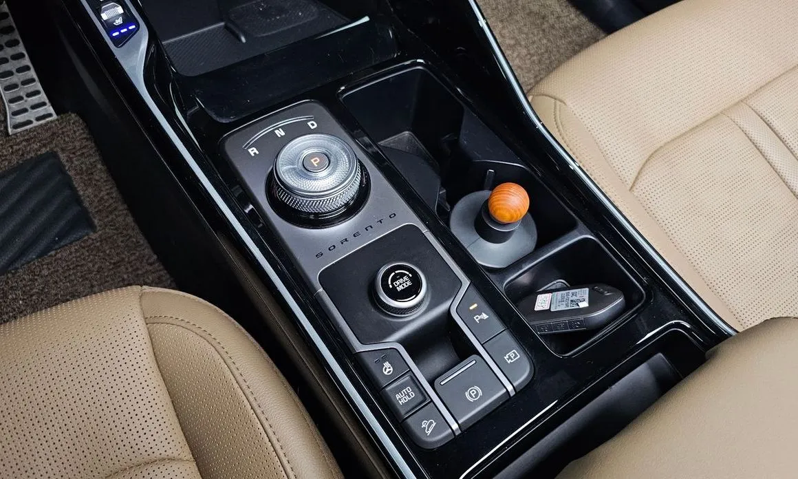 Kia Sorento — фото 8