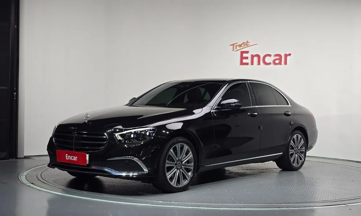 Mercedes-Benz E-Class — фото 1