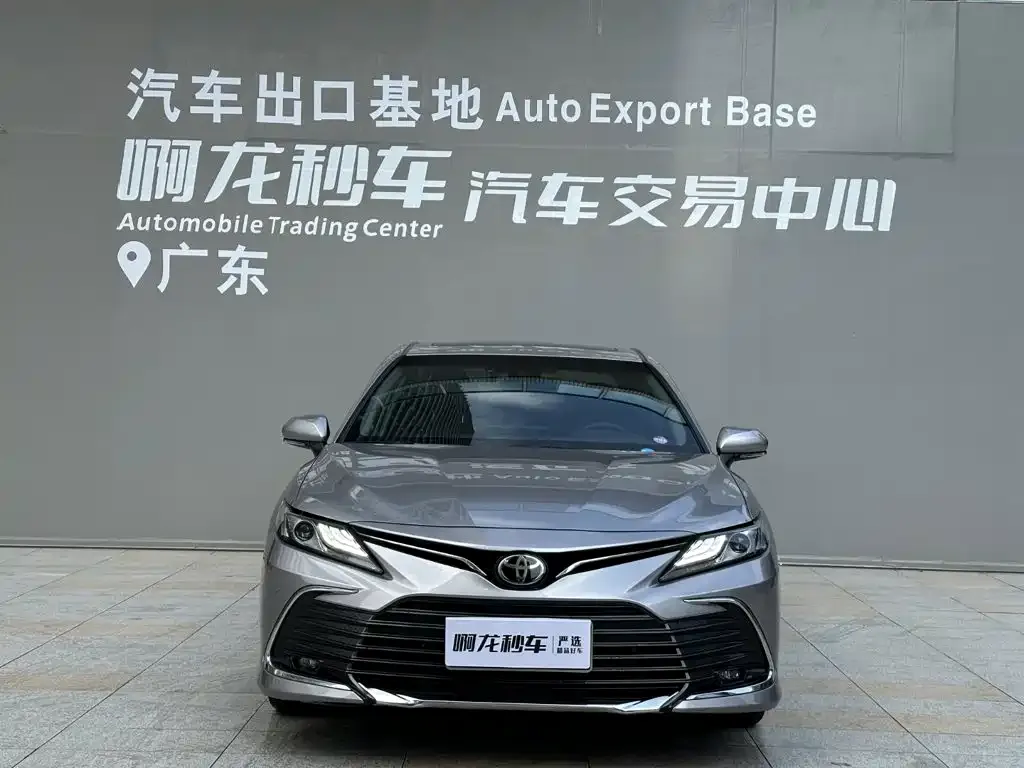 Toyota Camry — фото 5
