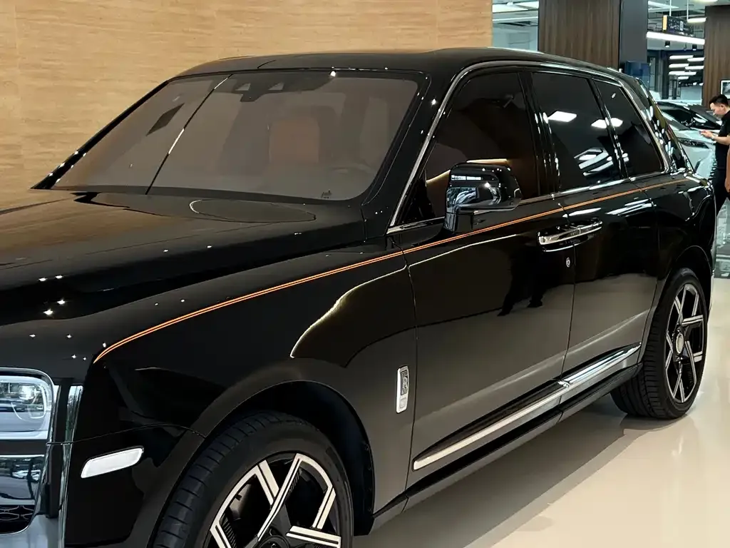 Rolls-Royce Cullinan — фото 10