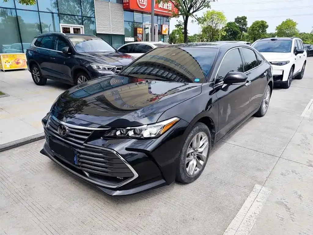 Toyota Avalon — фото 1