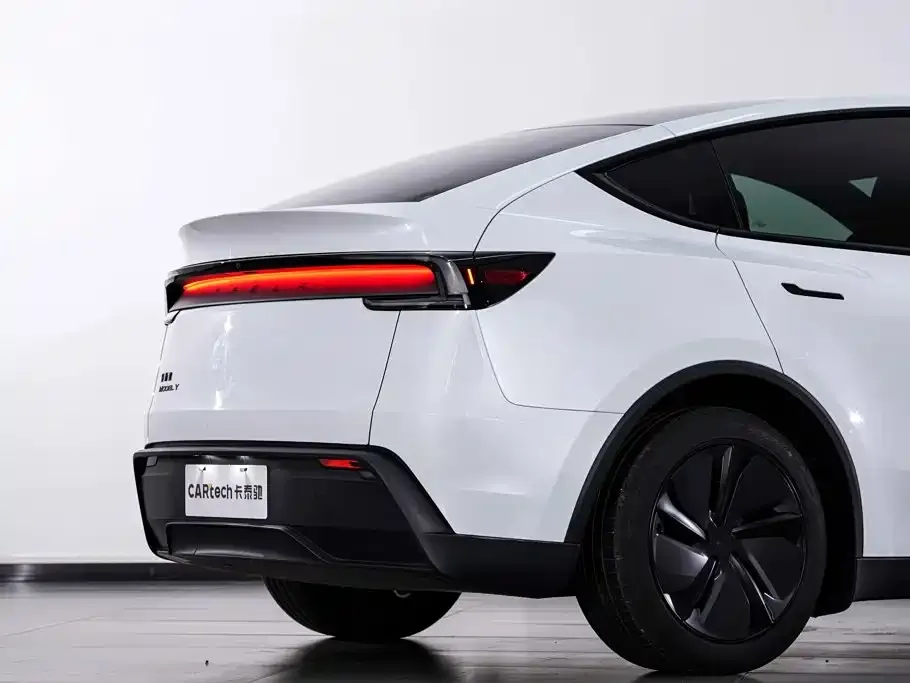 Tesla Model Y — фото 5