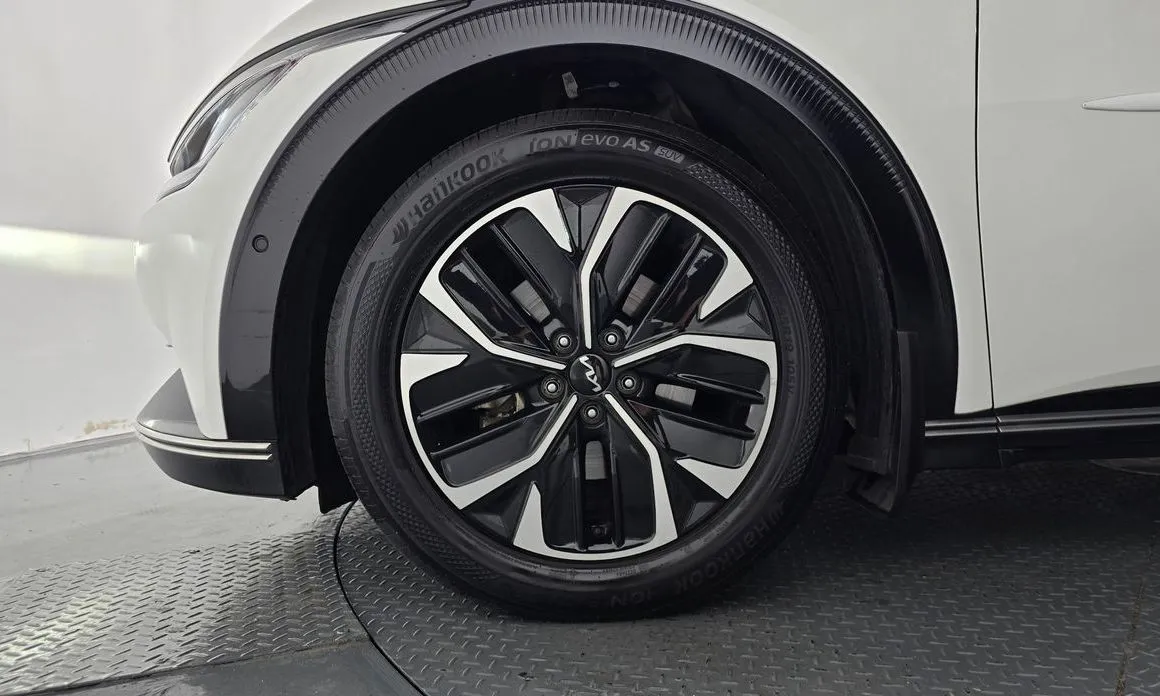Kia EV6 — фото 6