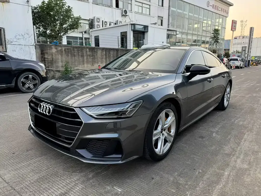 Audi A7 — фото 1