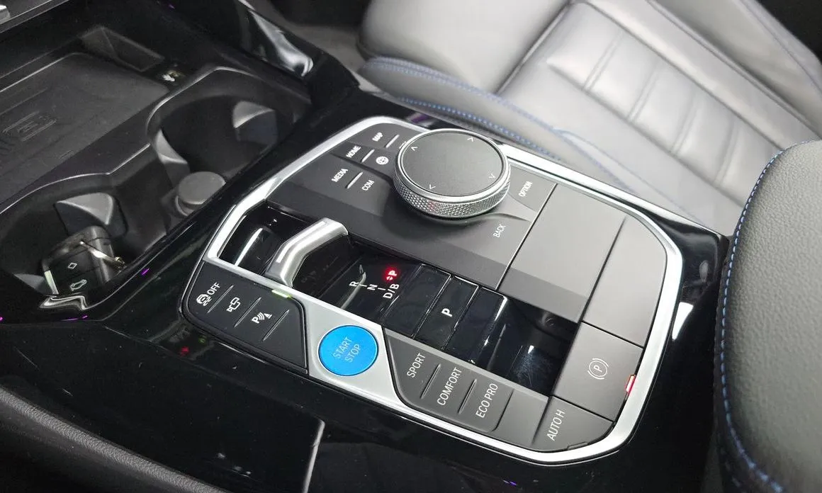 BMW iX3 — фото 10