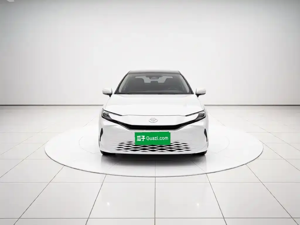 Toyota Camry — фото 5