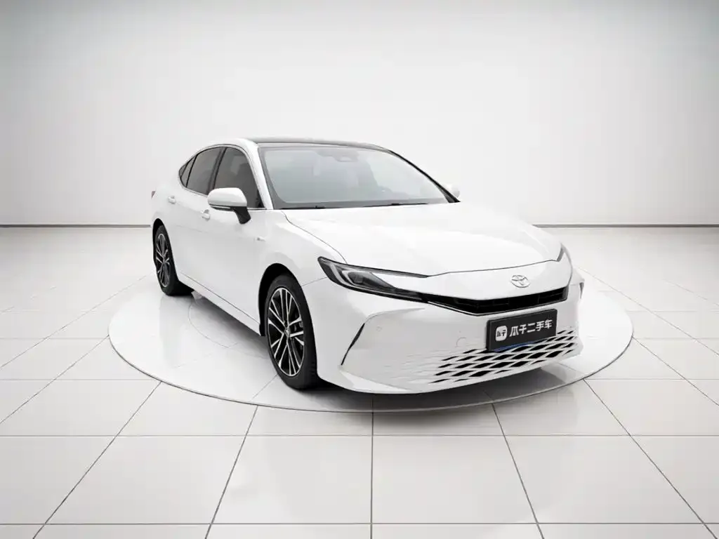 Toyota Camry — фото 3