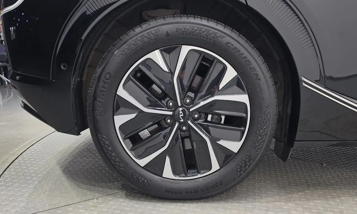 Kia EV6 — фото 8
