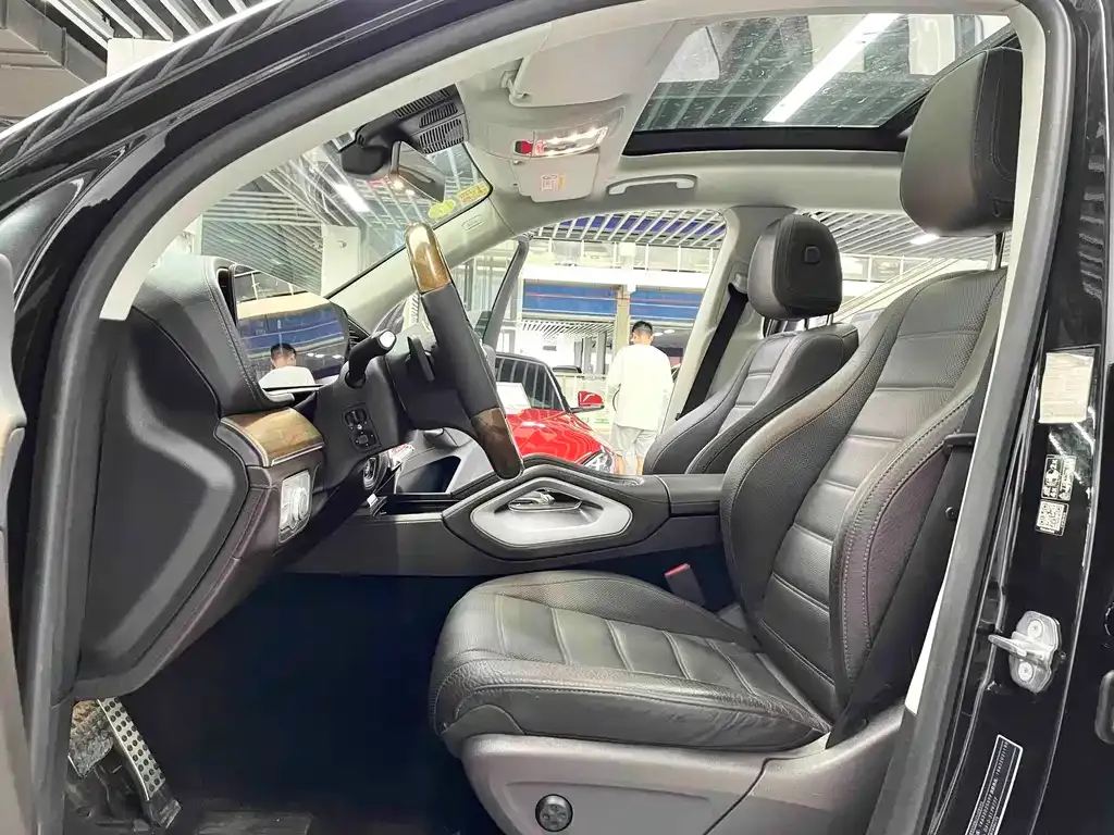 Mercedes-Benz GLS — фото 9