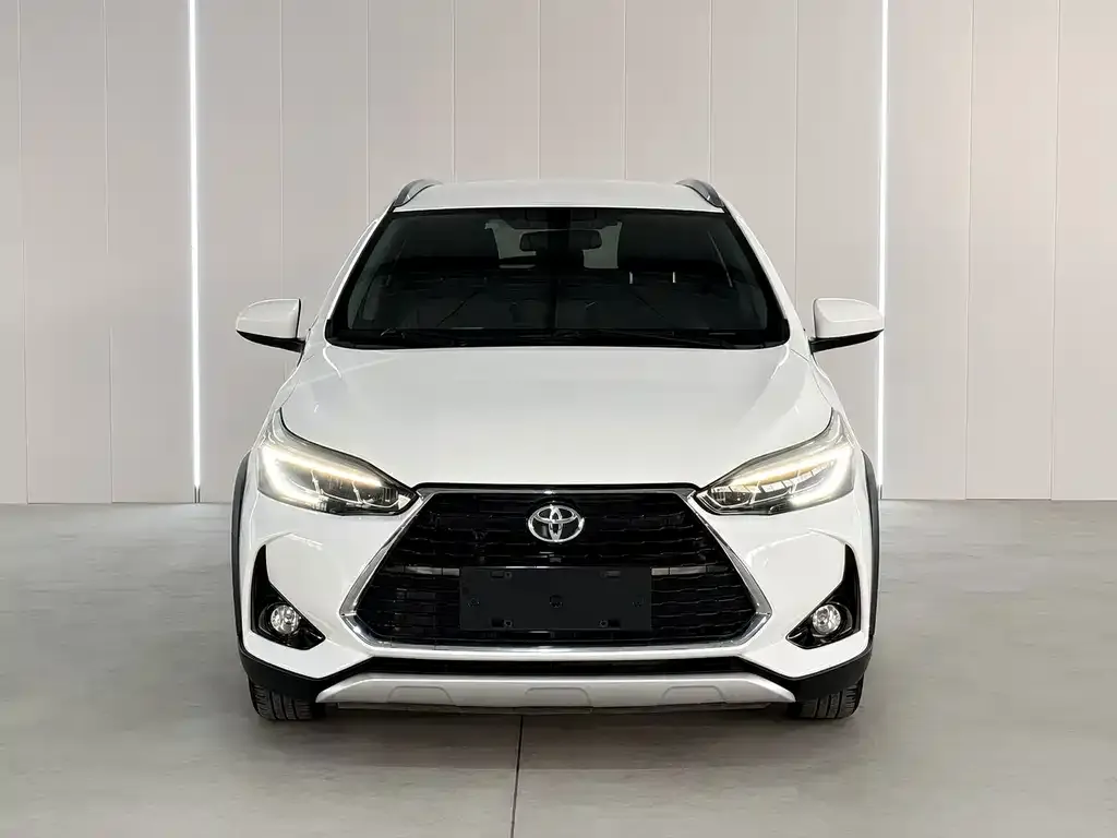 Toyota Yaris L — фото 1