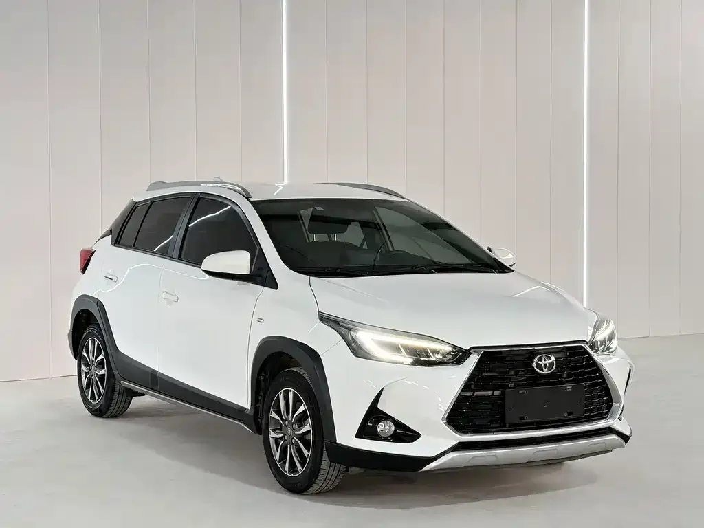 Toyota Yaris L — фото 3