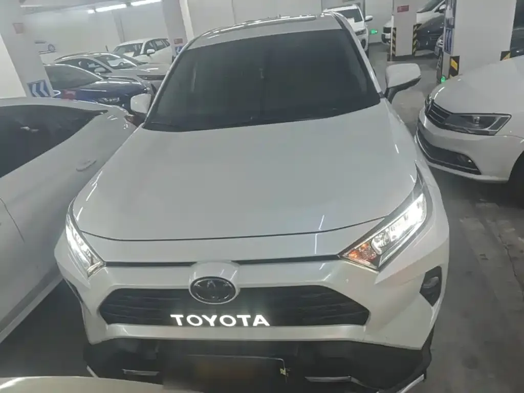 Toyota RAV4 — фото 2