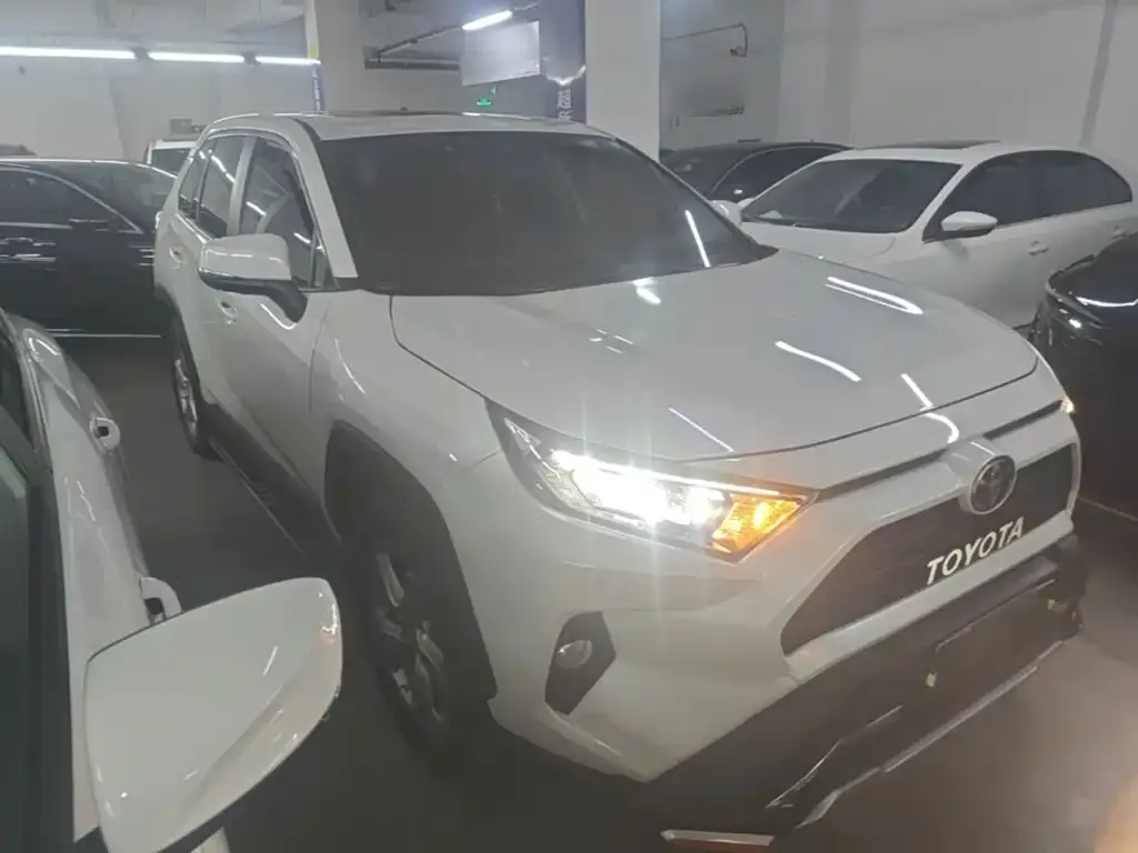 Toyota RAV4 — фото 10