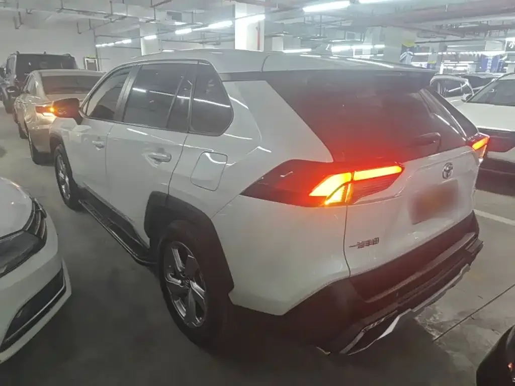 Toyota RAV4 — фото 9