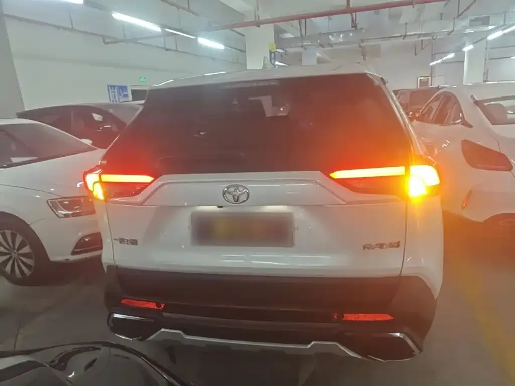 Toyota RAV4 — фото 3