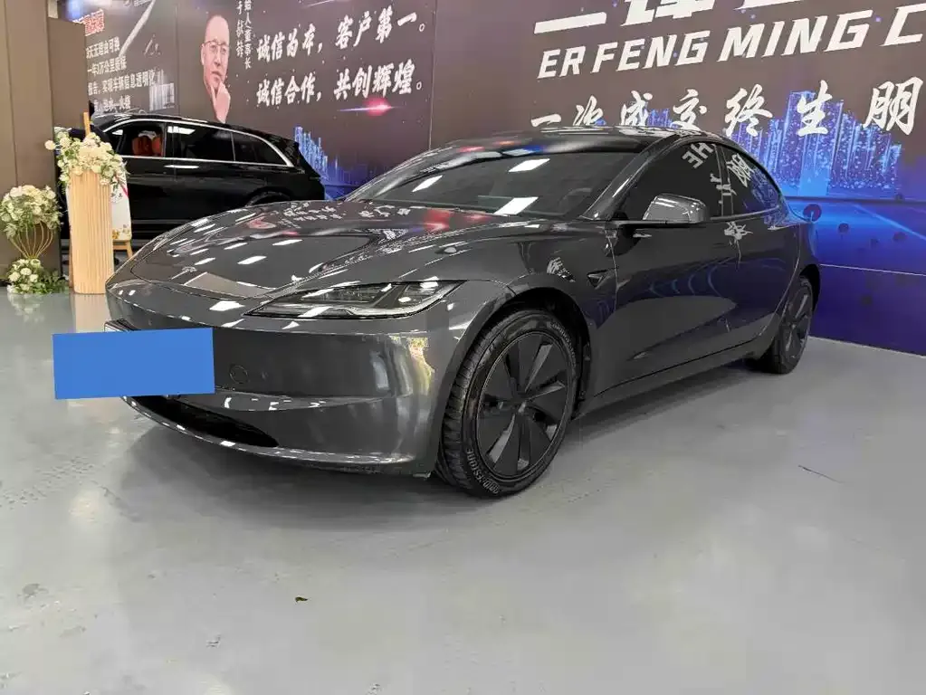 Tesla Model 3 — фото 1