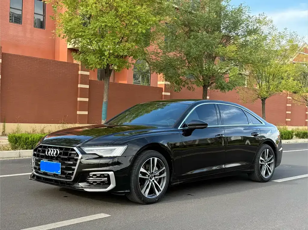 Audi A6L — фото 1
