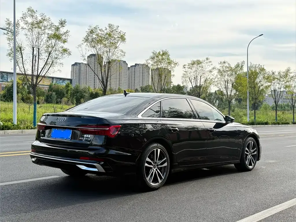 Audi A6L — фото 8