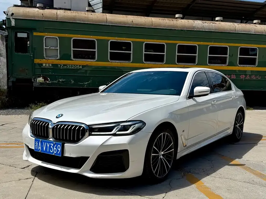 BMW 5 Series — фото 1