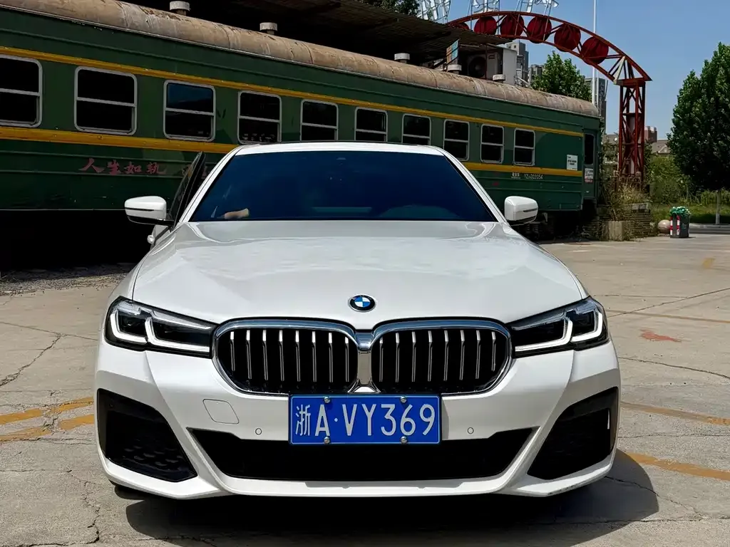 BMW 5 Series — фото 5