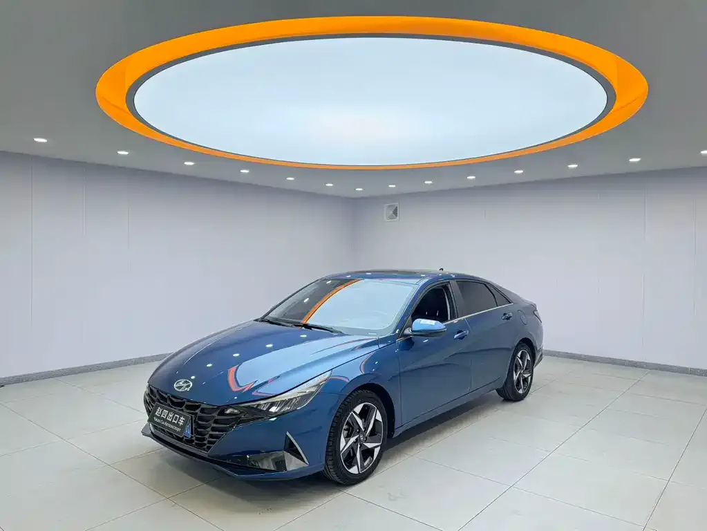 Hyundai Elantra — фото 1