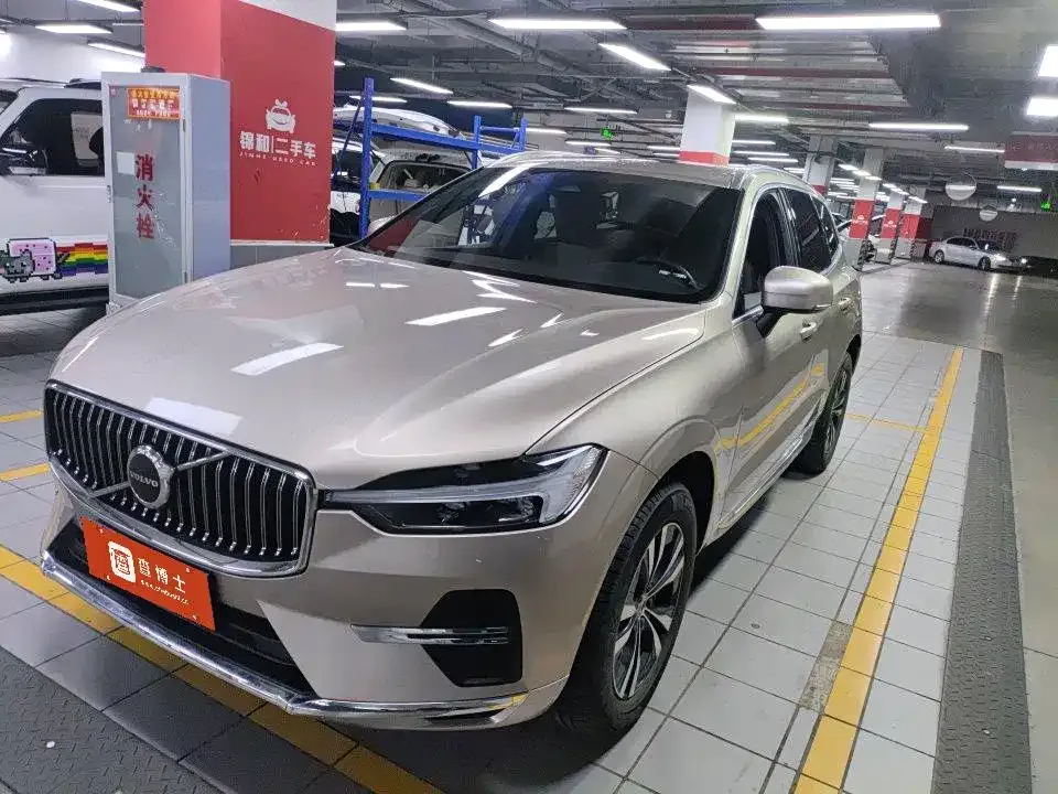 Volvo XC60 — фото 1