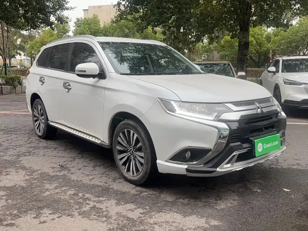 Mitsubishi Outlander — фото 10