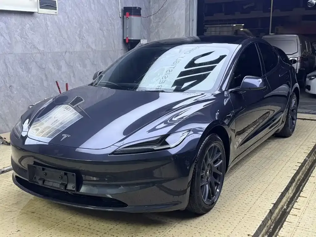 Tesla Model 3 — фото 1