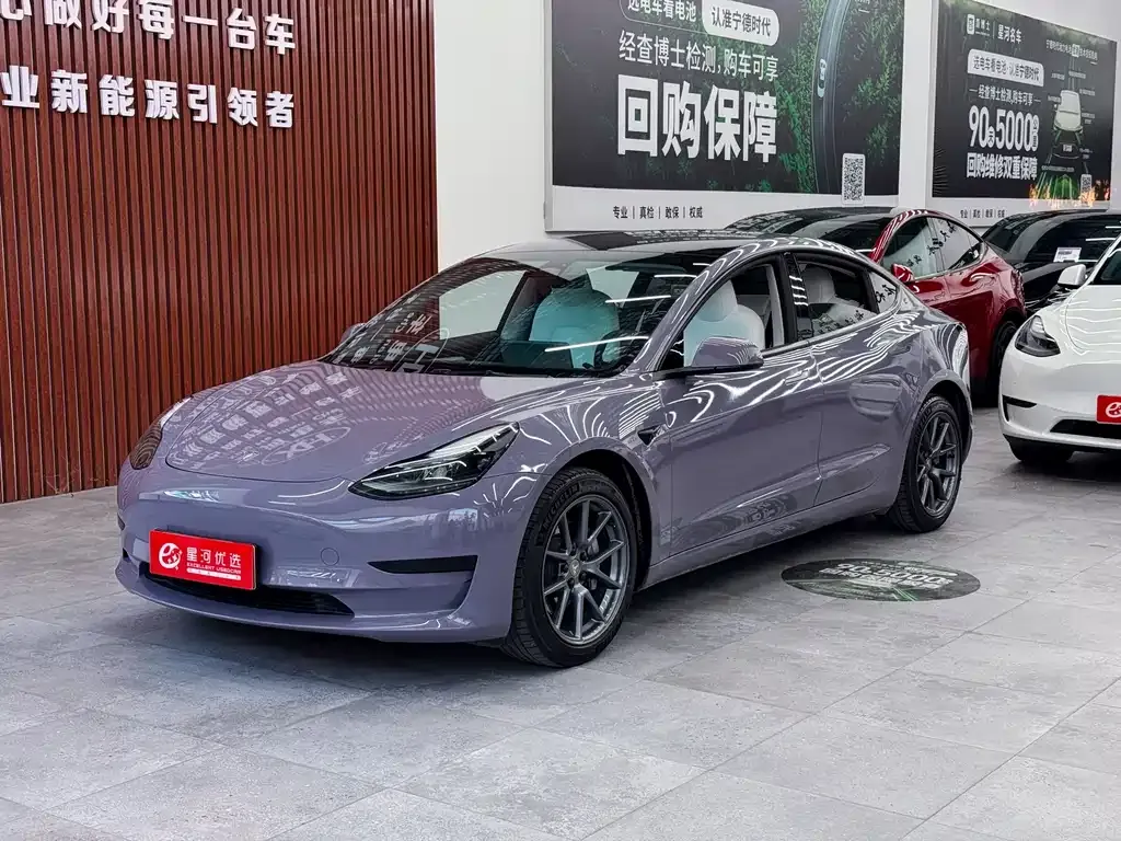 Tesla Model 3 — фото 1