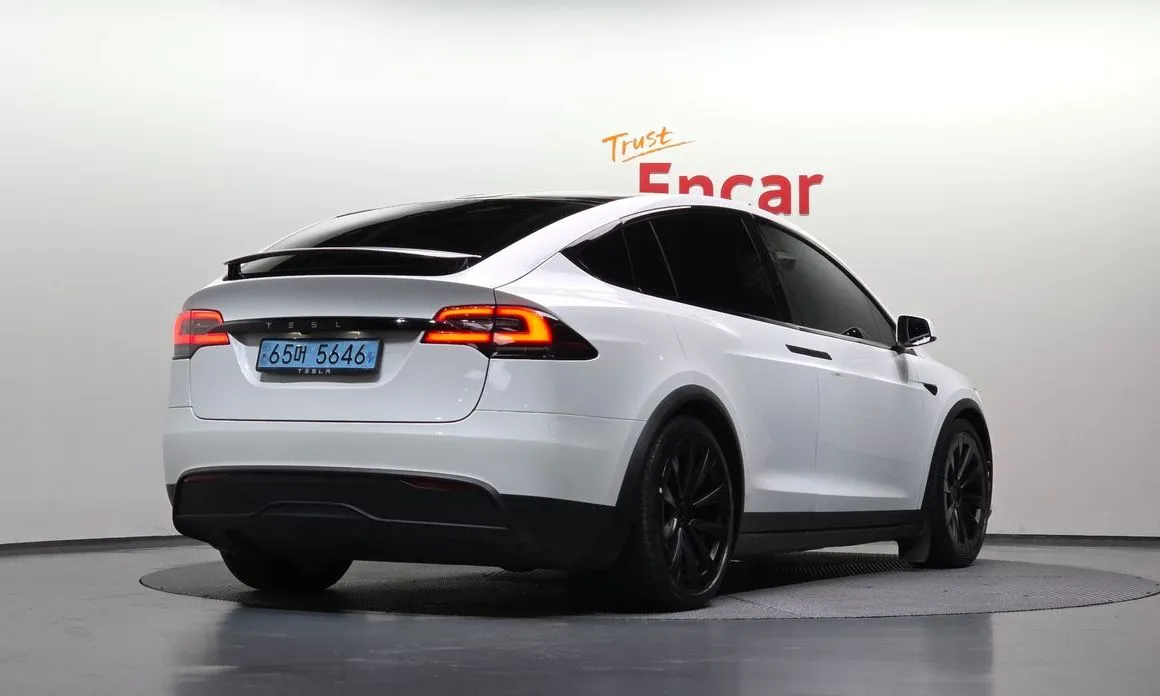 Tesla Model X — фото 4
