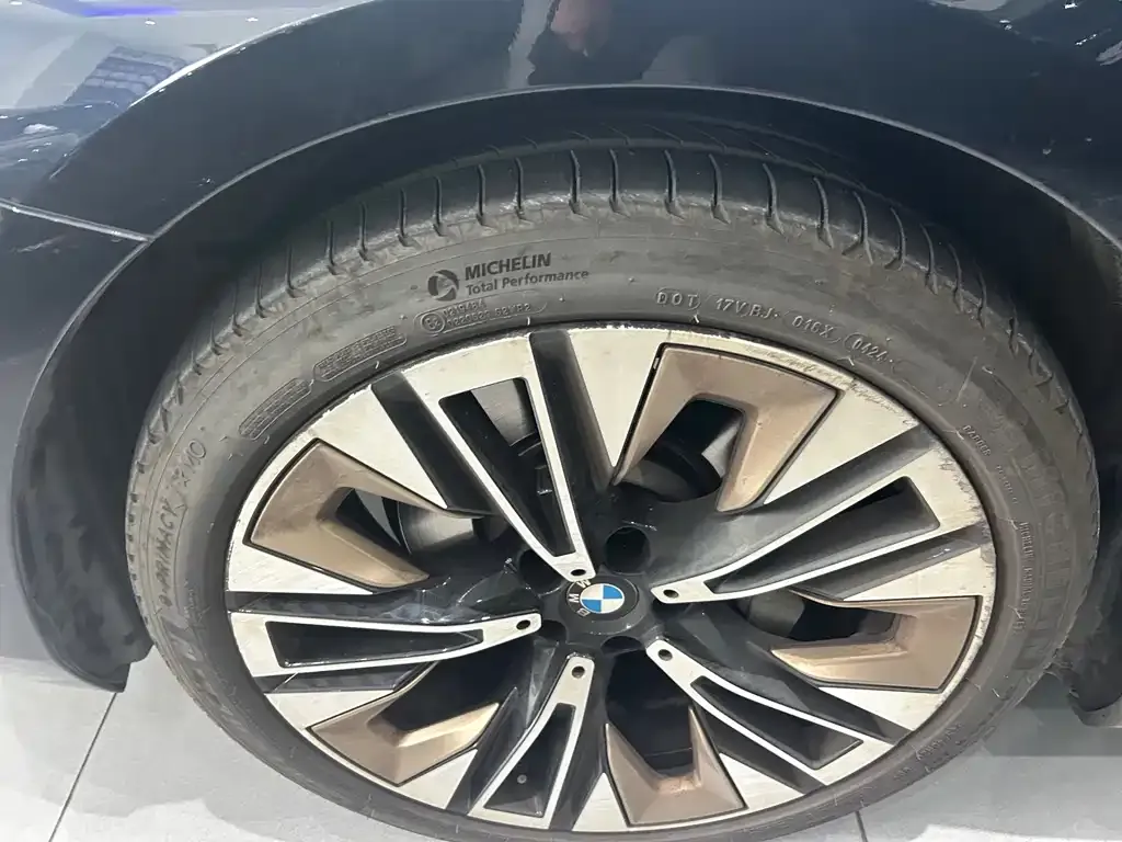 BMW 5 Series — фото 10