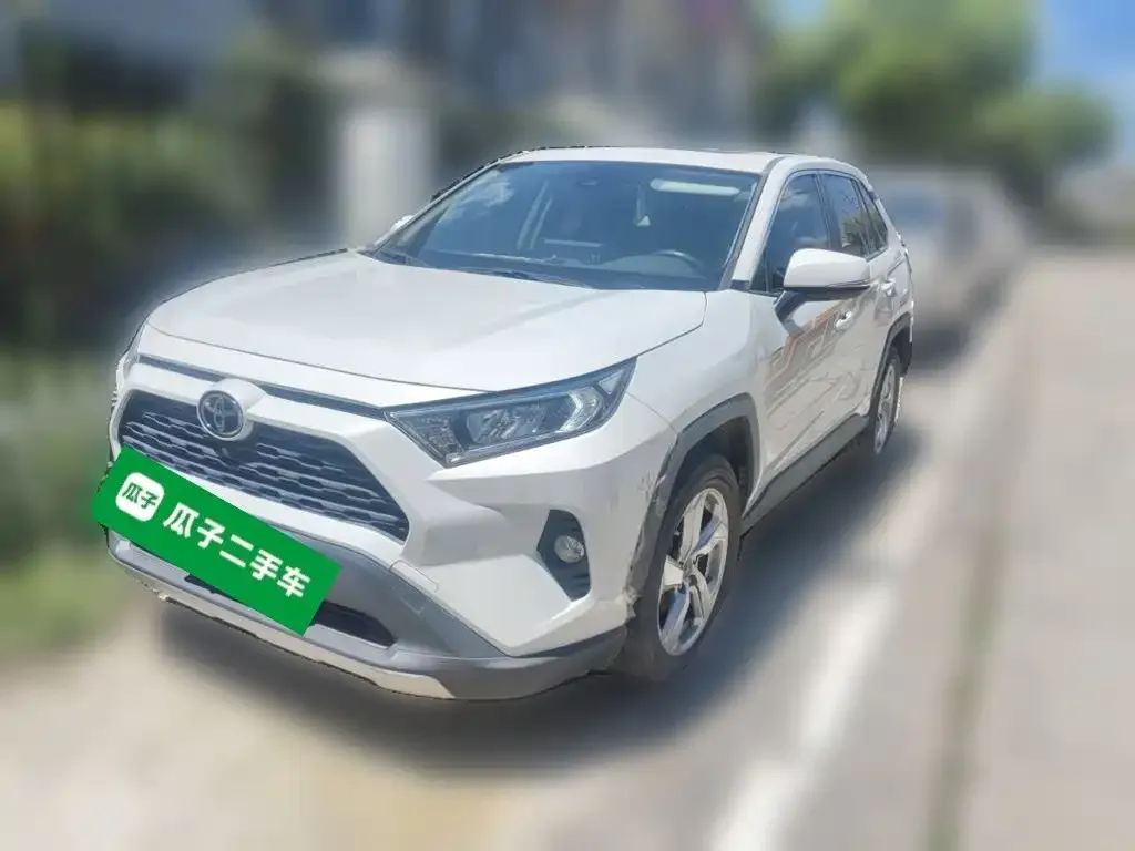 Toyota RAV4 — фото 1