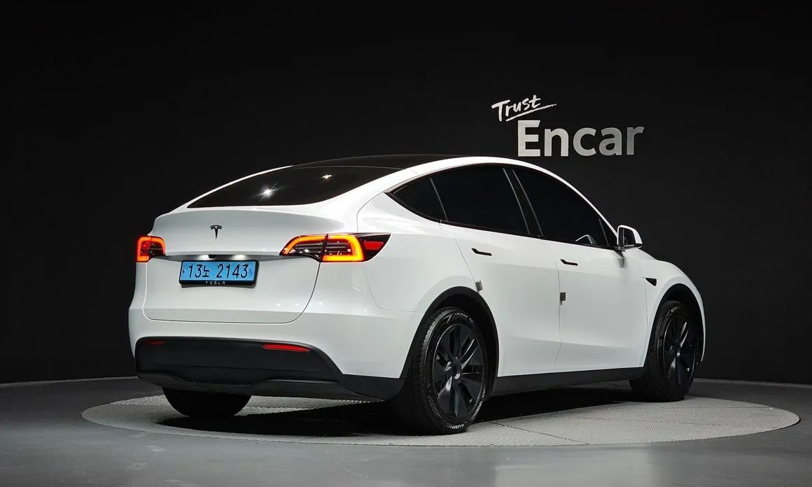 Tesla Model Y — фото 8