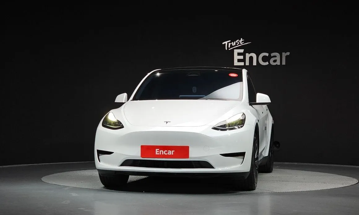 Tesla Model Y — фото 10