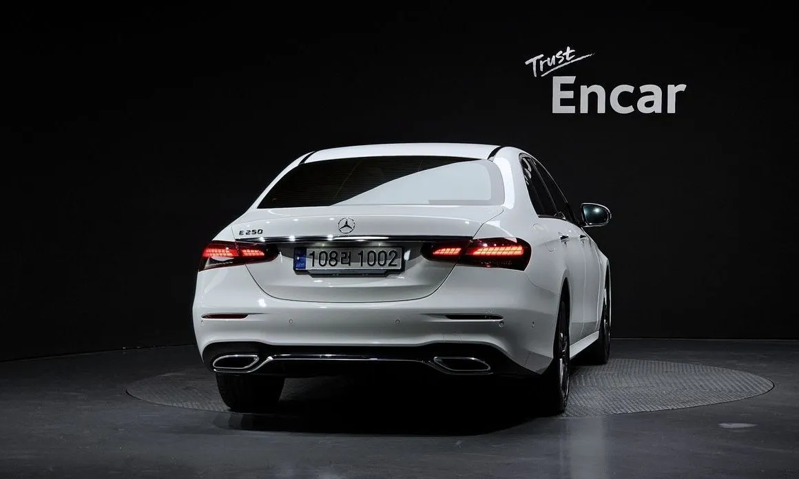 Mercedes-Benz E-Class — фото 4