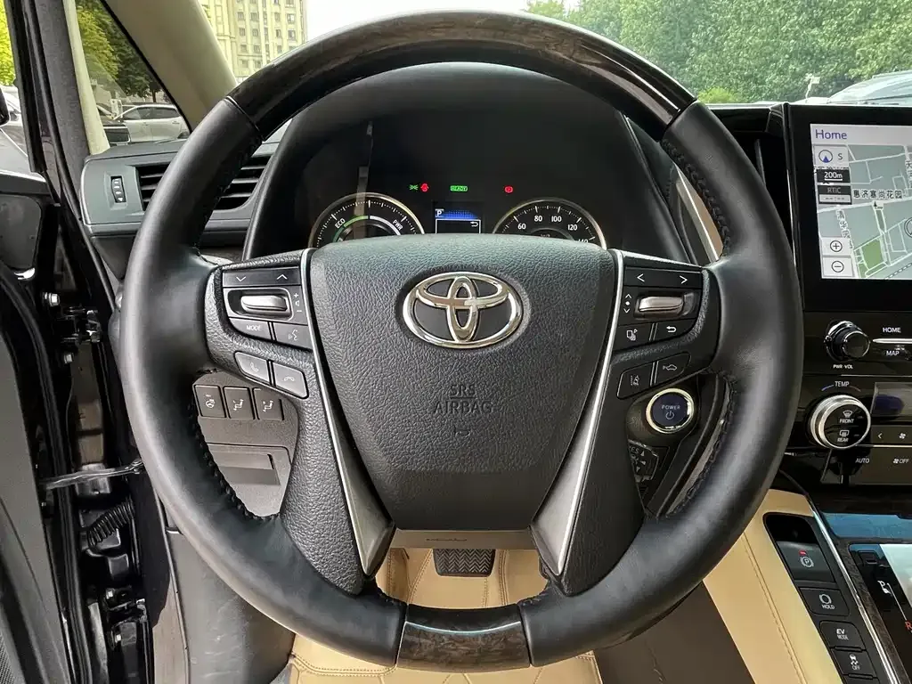Toyota Alphard — фото 3