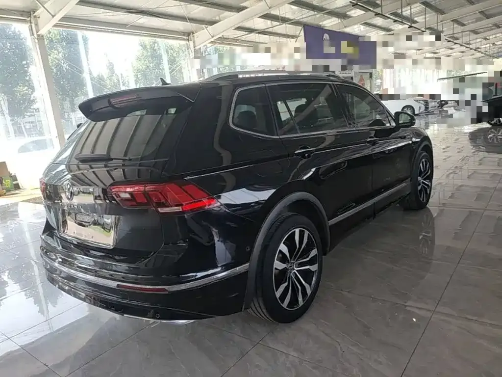 Volkswagen Tiguan L — фото 9