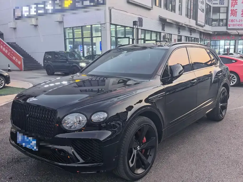 Bentley Bentayga — фото 1