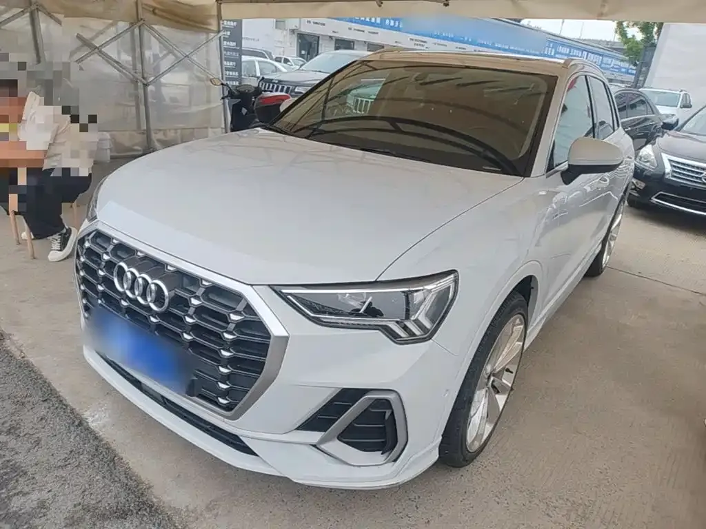 Audi Q3 — фото 1