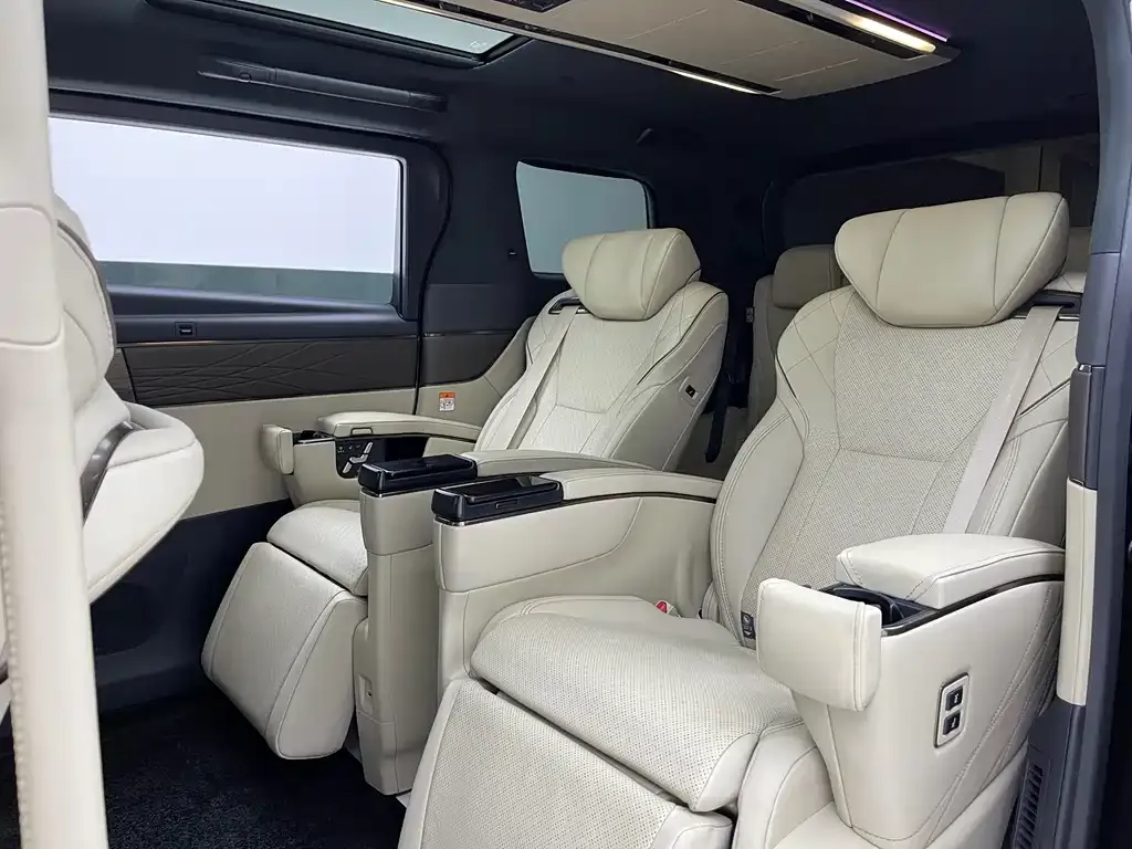 Toyota Vellfire — фото 10