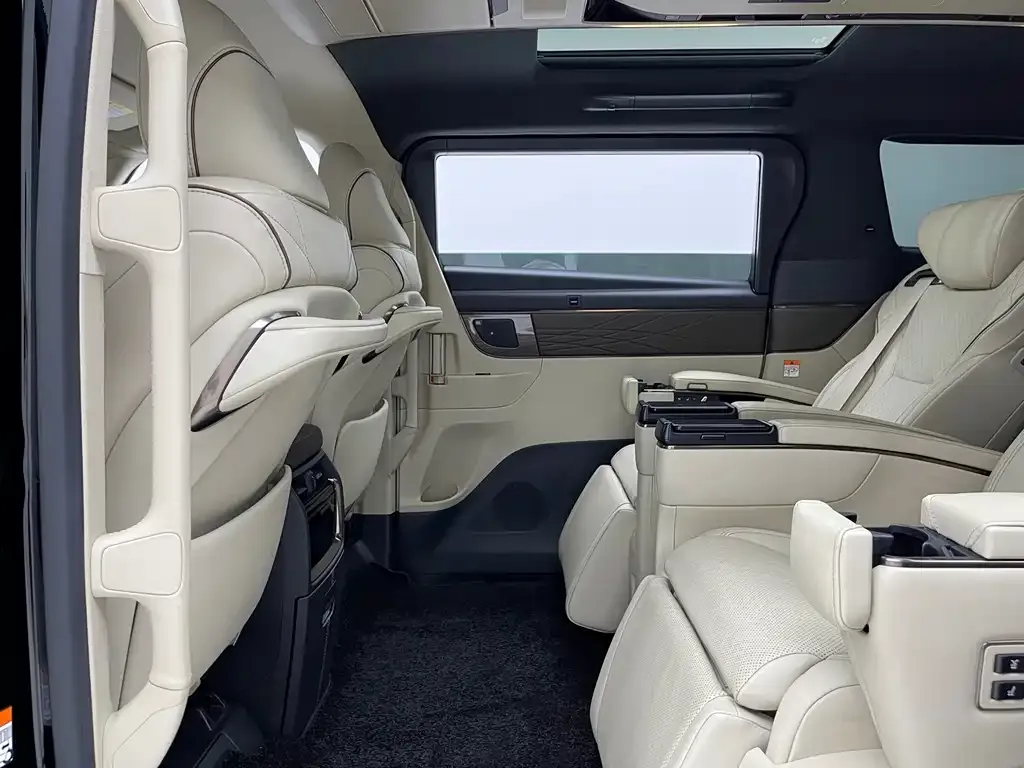 Toyota Vellfire — фото 2